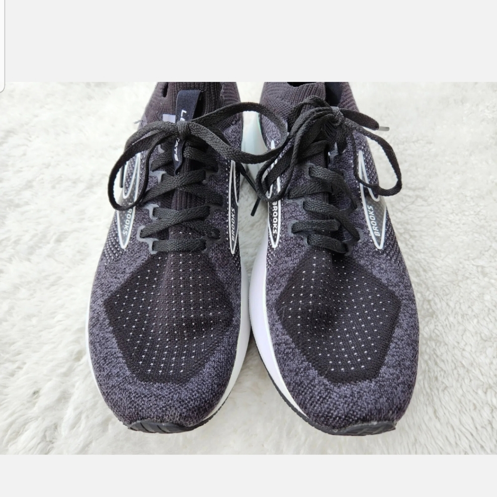 Women Brooks levitate 5 size 9.5